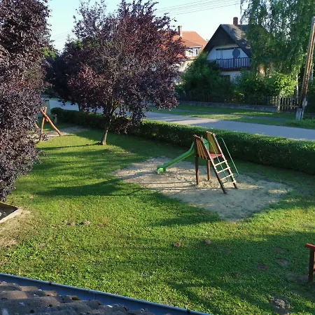 Feriehus Erika Vendeghaz Centrumban *