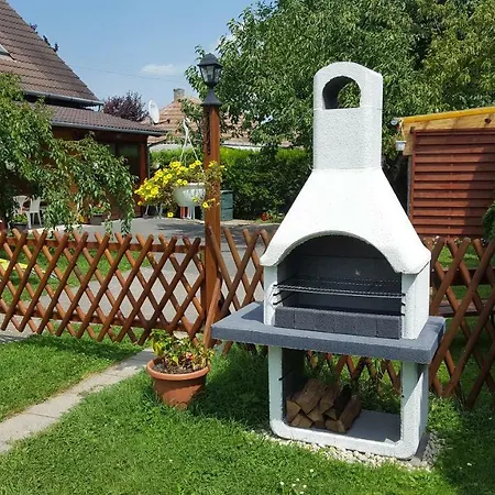 Erika Vendeghaz Centrumban Feriehus *