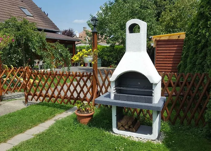 Erika Vendeghaz Centrumban Case de vacanță *